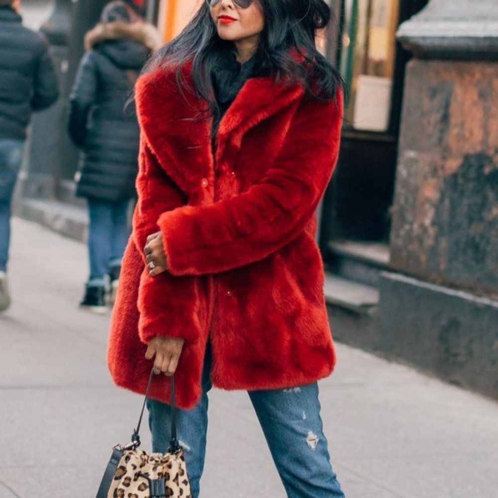 💥STUNNING💥Faux Fur Coat in Red